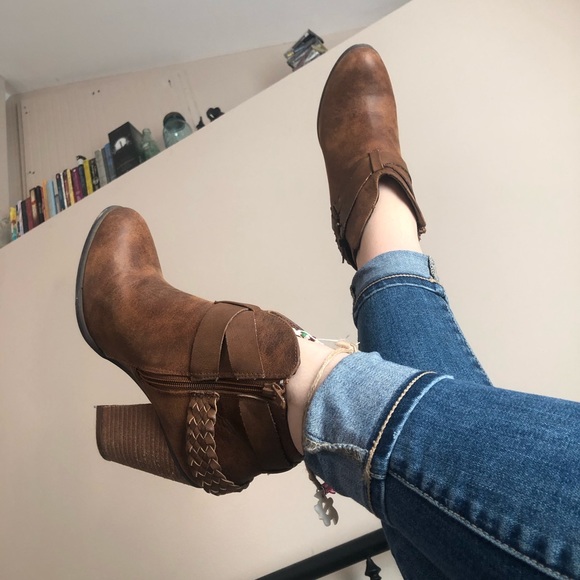 XOXO Shoes - Brown Heeled Ankle Boots — Women’s 7